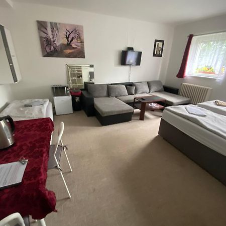 Homestay U Hanky Zdiby Luaran gambar