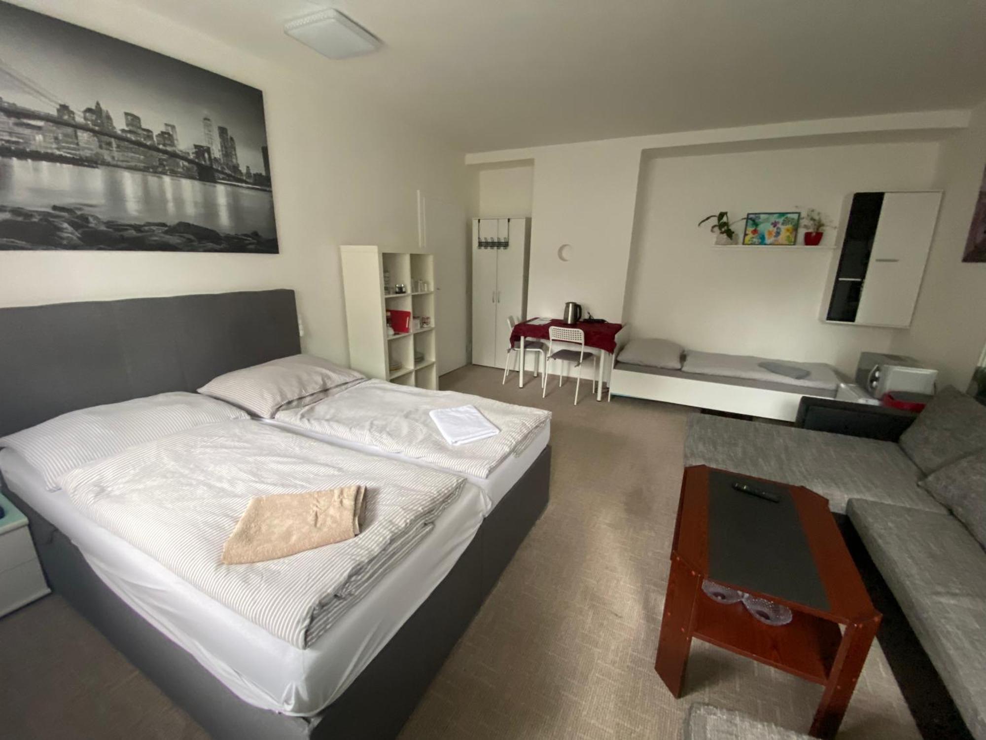 Homestay U Hanky Zdiby Luaran gambar